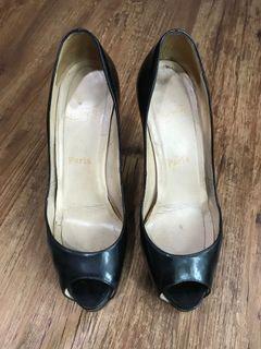 Sepatu Louboutin Black 38