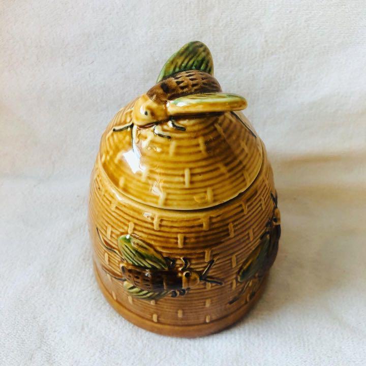 Cute Bee Designed Ceramic Honey Pot (Category: Coffee & Tea Tableware) located in Caloocan City. Submitted by yorstreasure (Listing ID 1096477609, Image 2). Description: Cute Bee Designed Ceramic Honey Pot Specific: Preloved in excellent condition Price: 325 php .