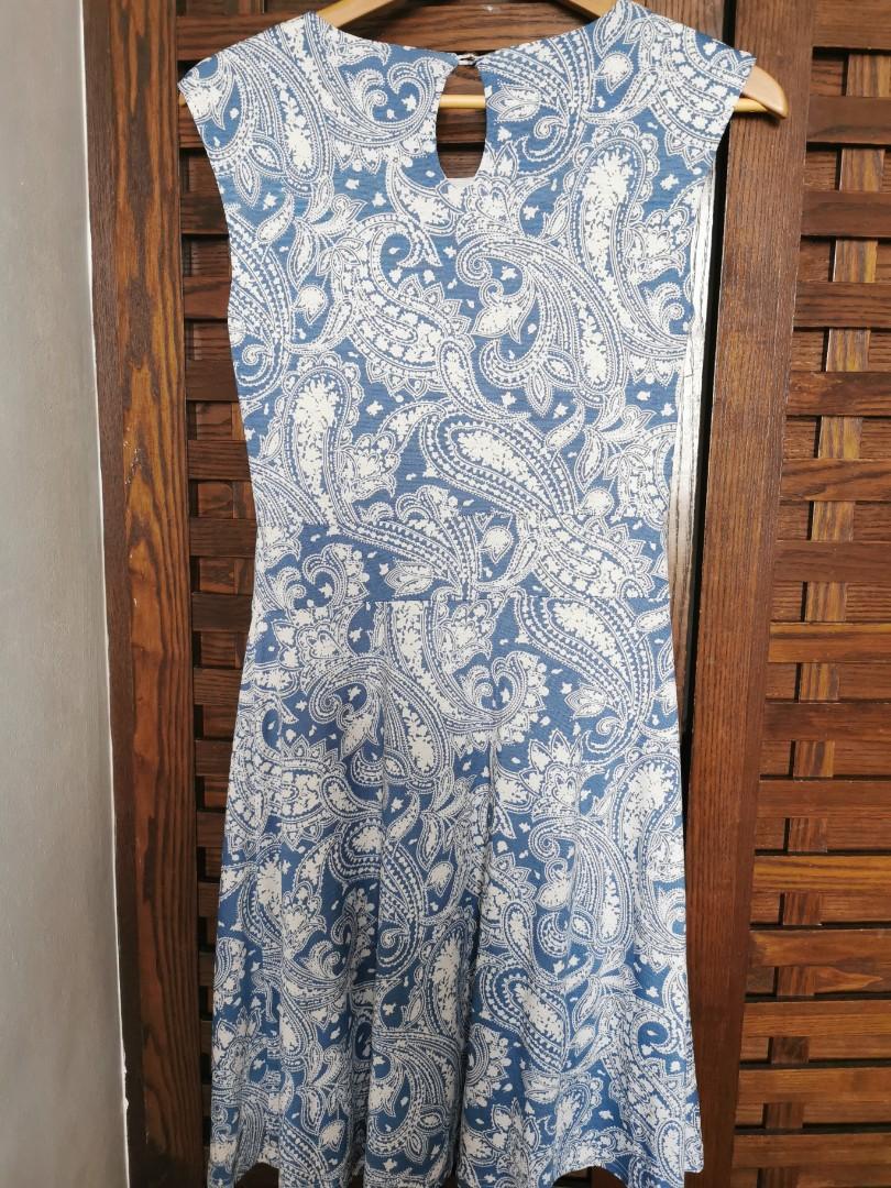 Fonds Blue floral dress (Category: Dresses) located in Singapore. Submitted by Lemon_Chamomile (Listing ID 1096444824, Image 3). Description: Brand :Fonds Comfortable dress, beautiful print. Selling to clear my wardrobe.
