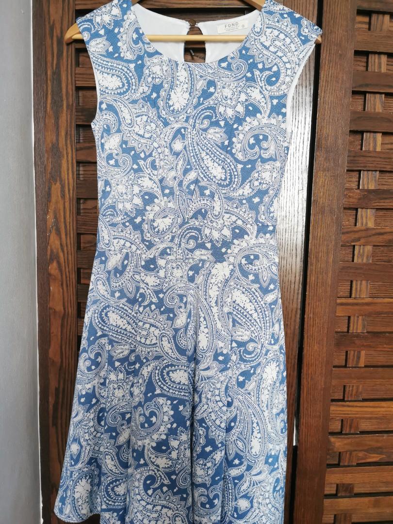 Fonds Blue floral dress (Category: Dresses) located in Singapore. Submitted by Lemon_Chamomile (Listing ID 1096444824, Image 1). Description: Brand :Fonds Comfortable dress, beautiful print. Selling to clear my wardrobe.