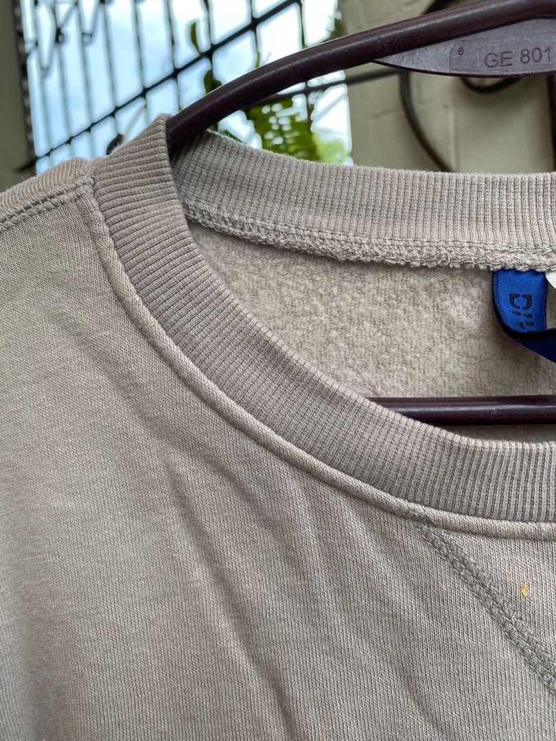 H&M Fleece-lined sweater (Category: Coats, Jackets and Outerwear) located in Antipolo. Submitted by satisfactorylemon (Listing ID 1096352309, Image 3). Description: H&M fleece-lined sweater M on tag Used once or twice for Autumn trip Excellent condition, no issues.