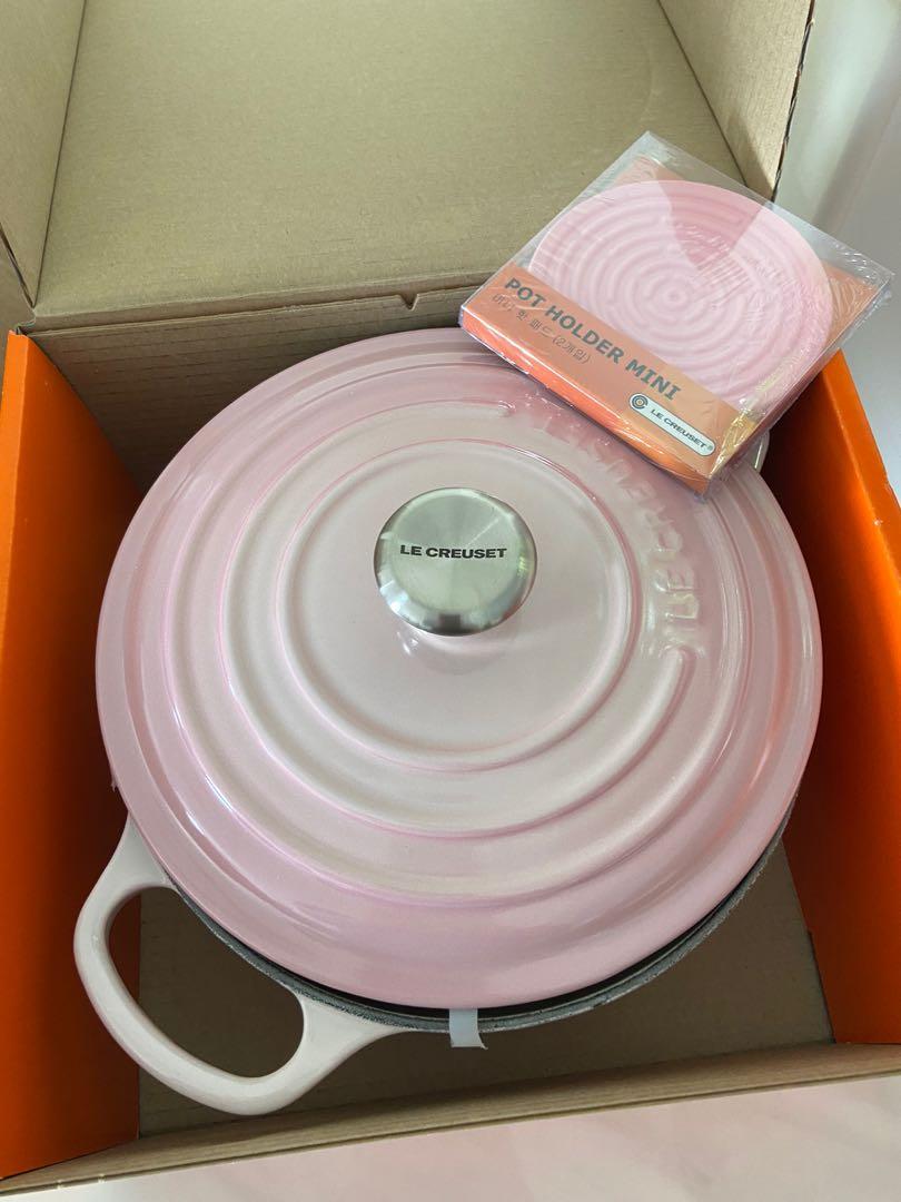 https://media.karousell.com/media/photos/products/2021/6/24/le_creuset_22_cm_signature_rou_1624514606_43847235_progressive.jpg