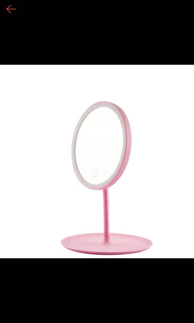 LED Beauty Mirror (Category: Face Care) located in Makati City. Submitted by hannahsstufff (Listing ID 1096309420, Image 3). Description: 3 lighting modes Rechargeable.