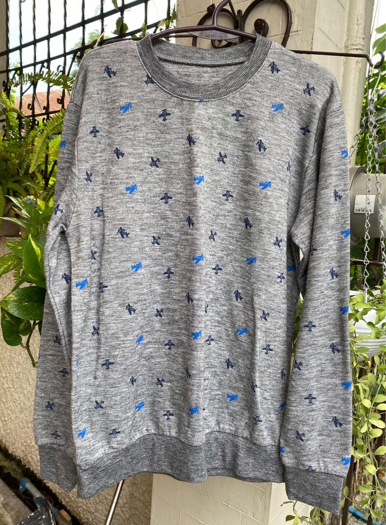 Mens Sweater (Category: Coats, Jackets and Outerwear) located in Antipolo. Submitted by satisfactorylemon (Listing ID 1096351542, Image 1). Description: Unbranded men's sweater Fits S-M Used once or twice (works for Autumn and Winter temperatures).