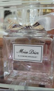 由 perfumers (刊登 ID 1096402433，圖片 1) 提交，位於 的 (類別：)，說明：。
