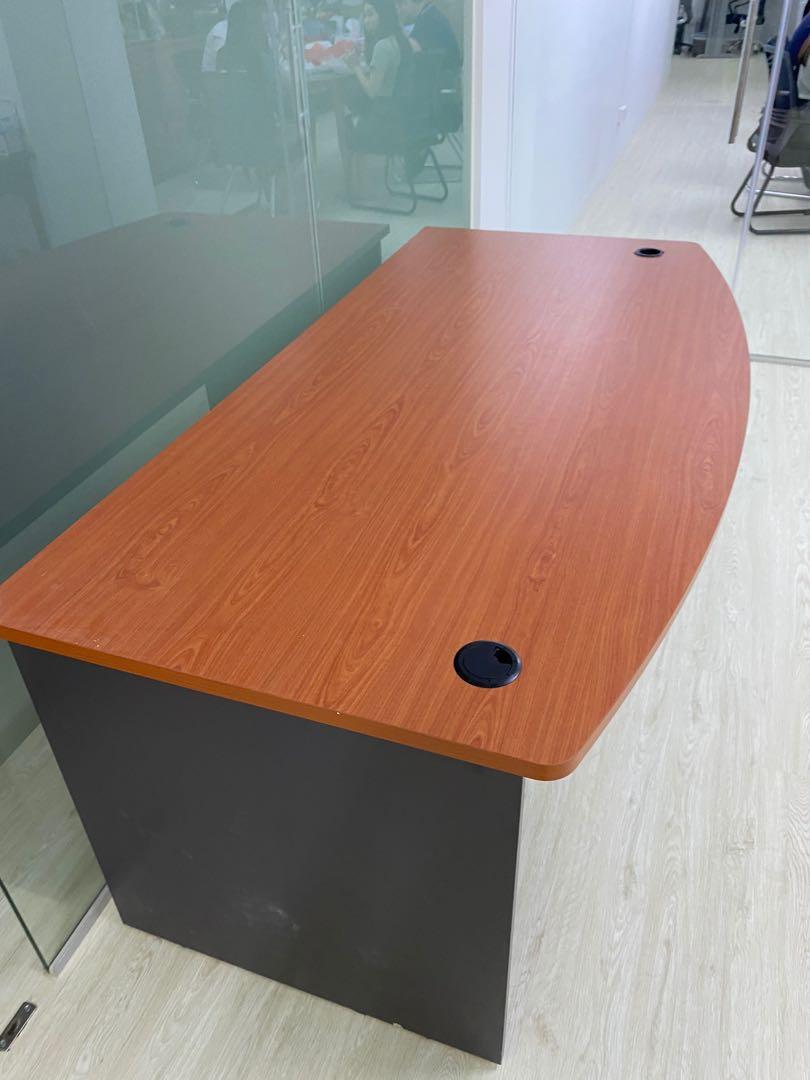 Office table (Category: Tables & Sets) located in Singapore. Submitted by st8908 (Listing ID 1096329058, Image 2). Description: Office table 1800mm (L)x 900mm (W)x 750mm (H) self collect at 367954.