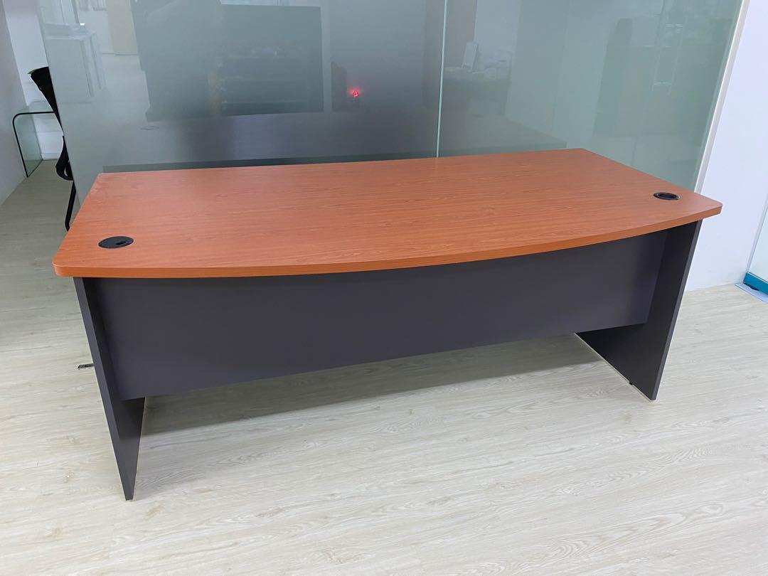 Office table (Category: Tables & Sets) located in Singapore. Submitted by st8908 (Listing ID 1096329058, Image 1). Description: Office table 1800mm (L)x 900mm (W)x 750mm (H) self collect at 367954.