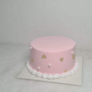 pearl pink minimalistic cake
