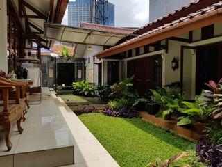 Rumah Mewah Ngantong Dekat Pusat Bisnis dan Hiburan, di Tomang, Jakarta Barat