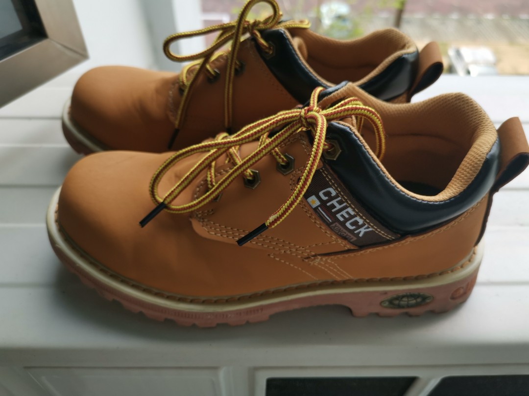 Safety boots on Carousell