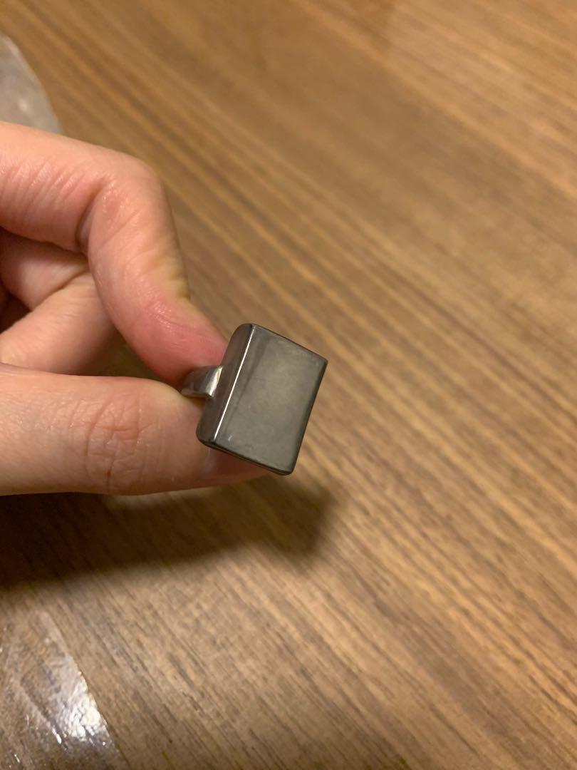 Silver ring （分類：手鍊）位於 Hong Kong。 由 v.choi 提交（商品編號 1096441663，圖片 2）。簡介： Only worn once or twice, natural wear and tear。