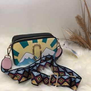 (Category: ) located in . Submitted by poshmarkpreloved (Listing ID 1096364964, Image 1). Description: .