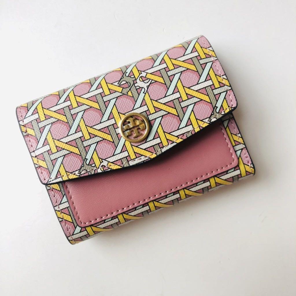 Tory Burch Robinson Printed Wallet, Women's Fashion, Bags & Wallets, Wallets  & Card Holders on Carousell