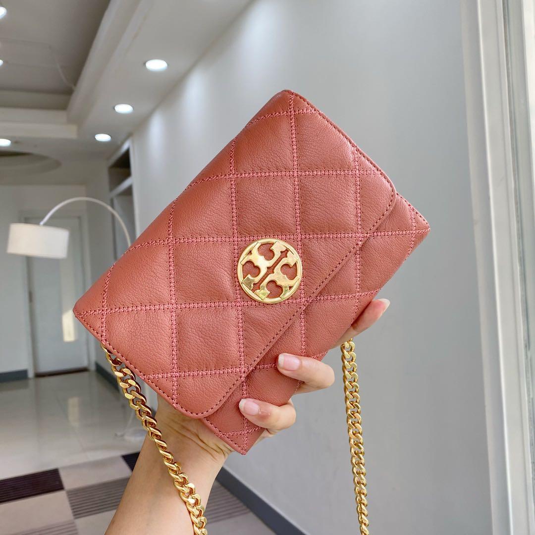 Tory Burch Willa Wallet On Chain WOC pink chain bag, Women's Fashion, Bags  & Wallets, Purses & Pouches on Carousell