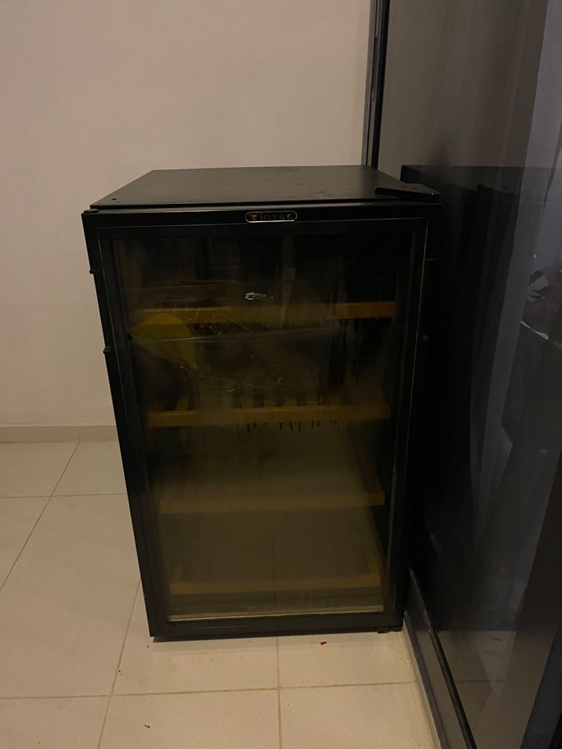 Vintec Wine Fridge v30sg, TV & Home Appliances, Kitchen Appliances