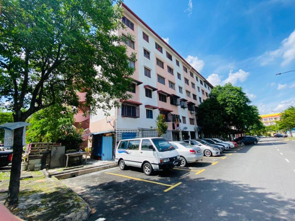 Wts Flat Pkns Seksyen 7 Shah Alam Level 2 Lokasi Bagus Property For Sale On Carousell