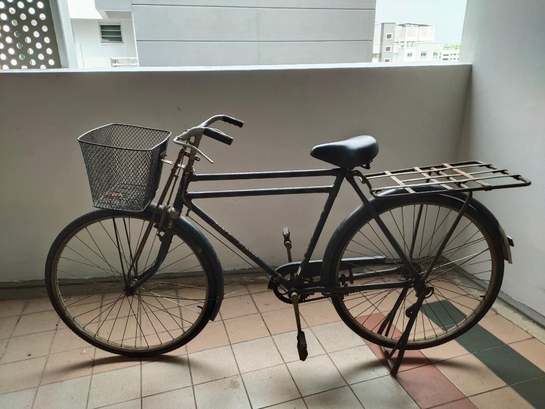 Rare 80 vintage bike with basket and back rack, Sports Equipment