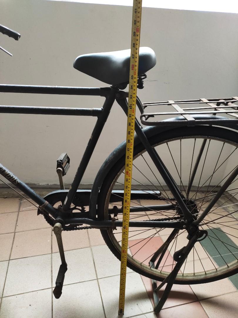 Rare 80 vintage bike with basket and back rack, Sports Equipment