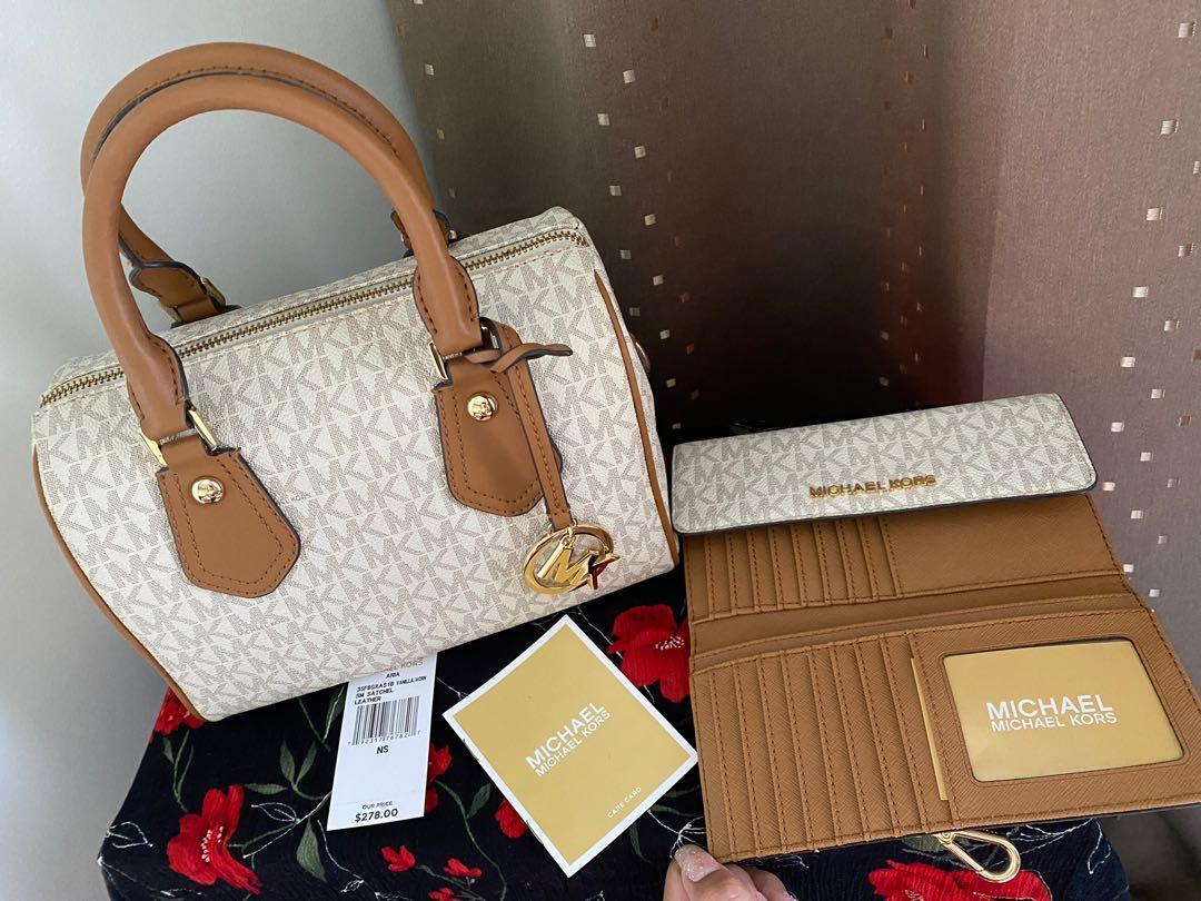 Michael Kors Mel Tote, Luxury, Bags & Wallets on Carousell