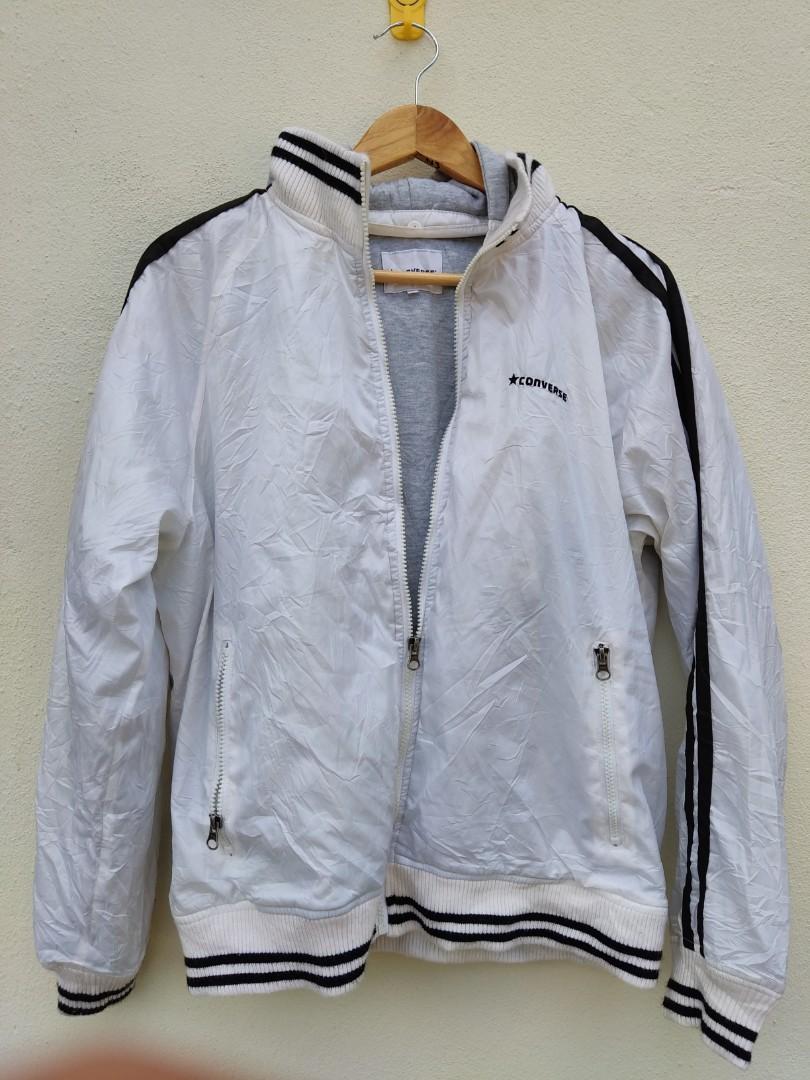 Converse Varsity Jacket ( Polyester ) (Category: Coats, Jackets and Outerwear) located in Kota Bharu. Submitted by parttimepunx (Listing ID 1096527039, Image 2). Description: Size & Details Item : Bundle Made In : Size Di Tag : M Pit : 21" inchi Labuh : 25.5" inchi Material : cotton/ polyester Kondisi : 9:10 Cemerlang Tiada Kotoran Degil Tiada Koyakan NOTA: PENCAHAYAAN DARI CAMERA , MUNGKIN PELBAGAI PERBEZAAN WARNA. Whatsapp www.wasap.my/60139292