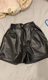 (Category: ) located in . Submitted by clothes.addiction (Listing ID 1096635542, Image 1). Description: .