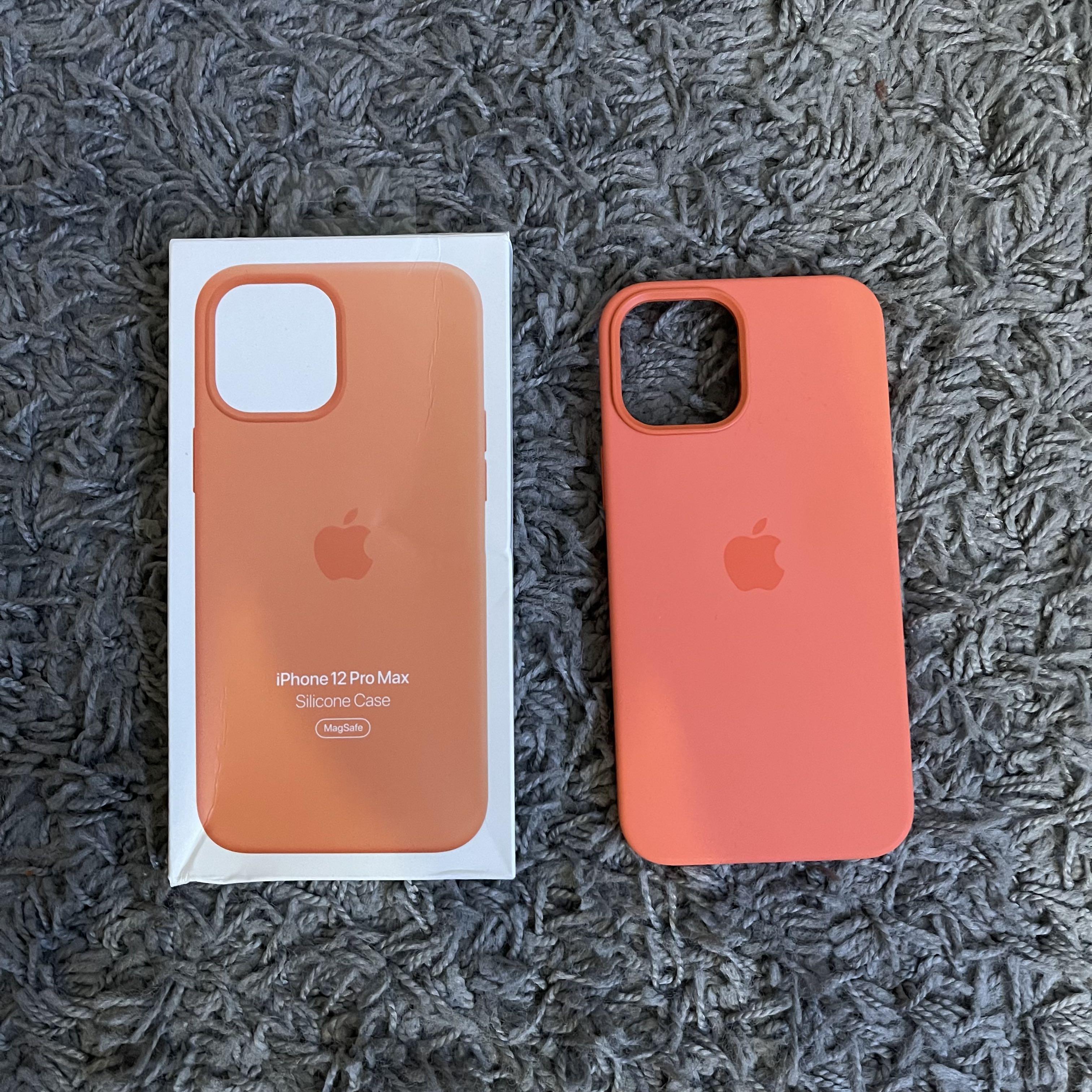 iPhone 12 Pro Max Silicone Case with MagSafe - Kumquat - Apple