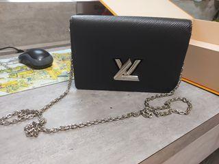 Louis Vuitton Twist Belt Chain Wallet Epi Black Silver M68560