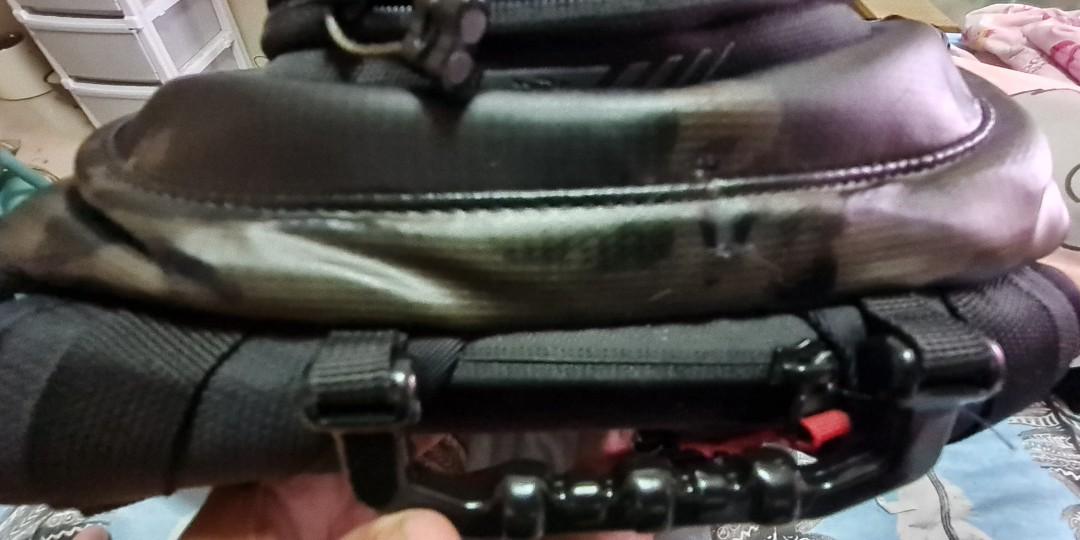 Oakley Big Kitchen, Men's Fashion, Bags 