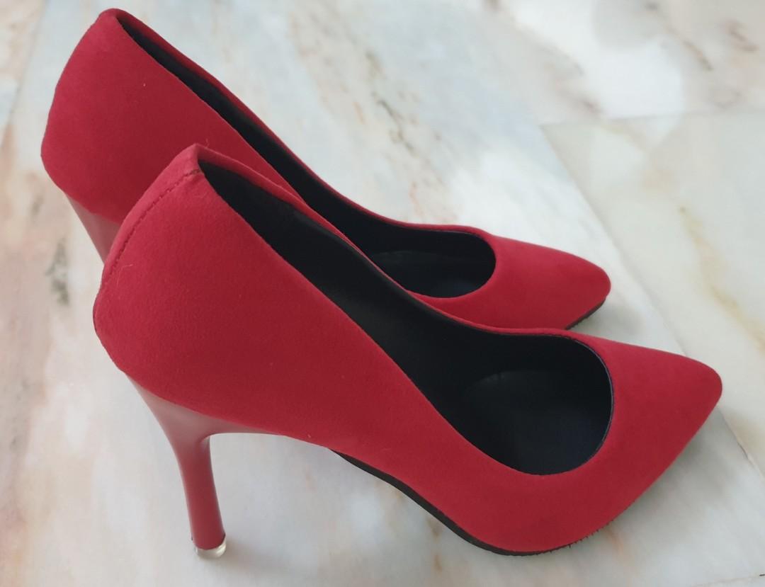 Red heels clearance size 3