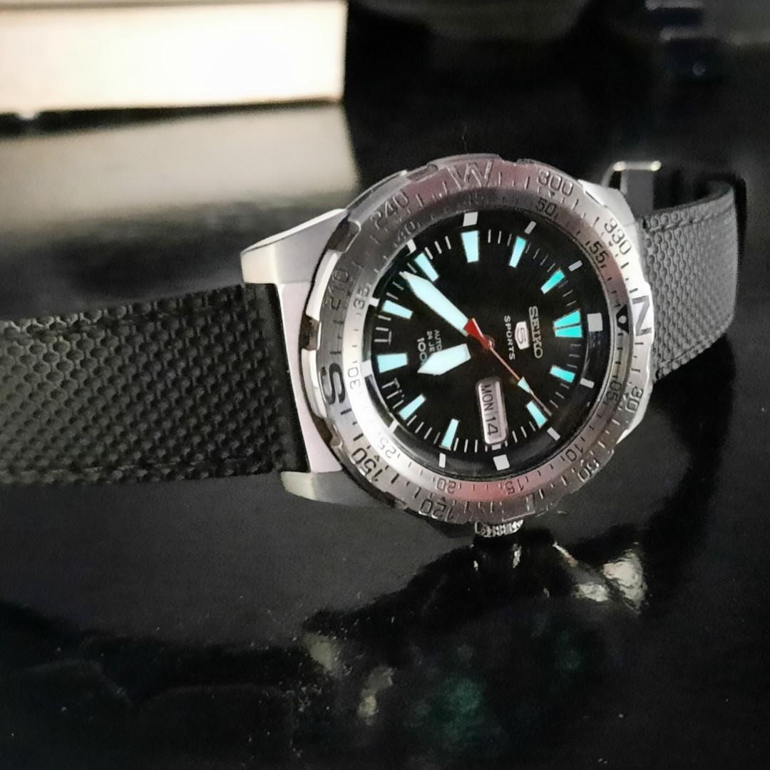 Seiko 5 automatic hacking and handwinding not citizen orient casio