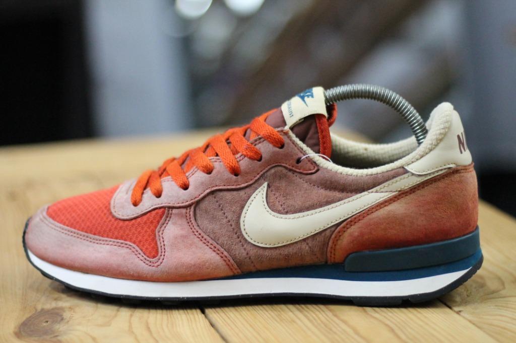 Nike internationalist size 9 top