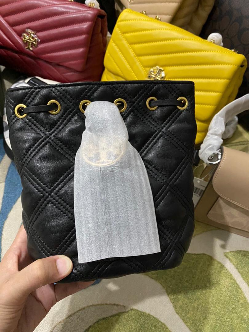 Tory Burch Fleming Soft Bucket Bag Black