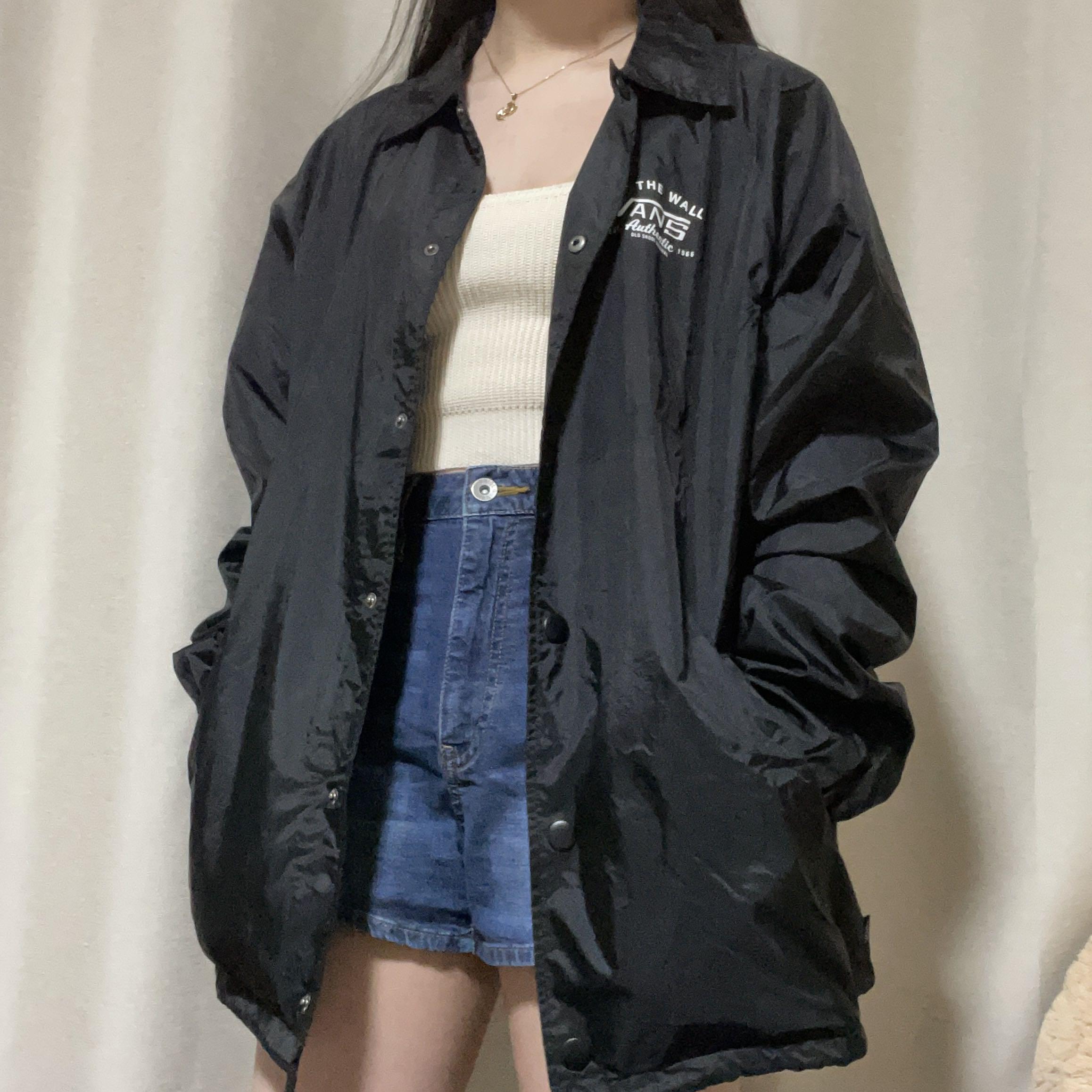 Vans Black Oversized Light Coach Jacket, Women's Fashion, Coats, Jackets  and Outerwear on Carousell