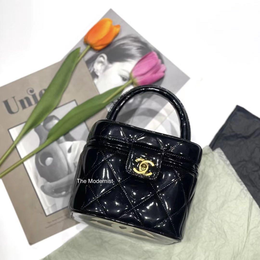 Chanel Vintage Black Lambskin Cosmetic Bag – Designer Exchange Ltd