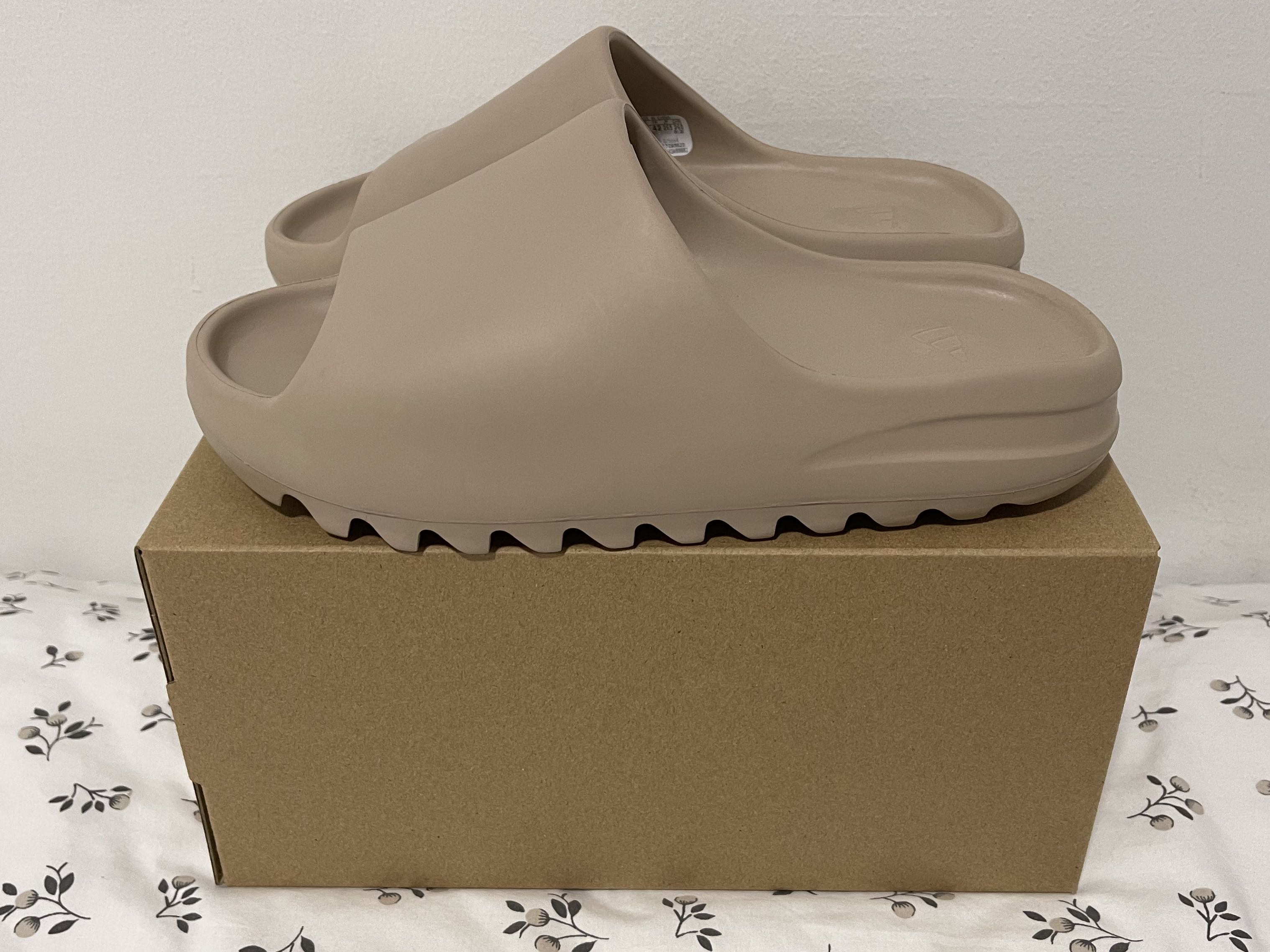 size 8 yeezy slides