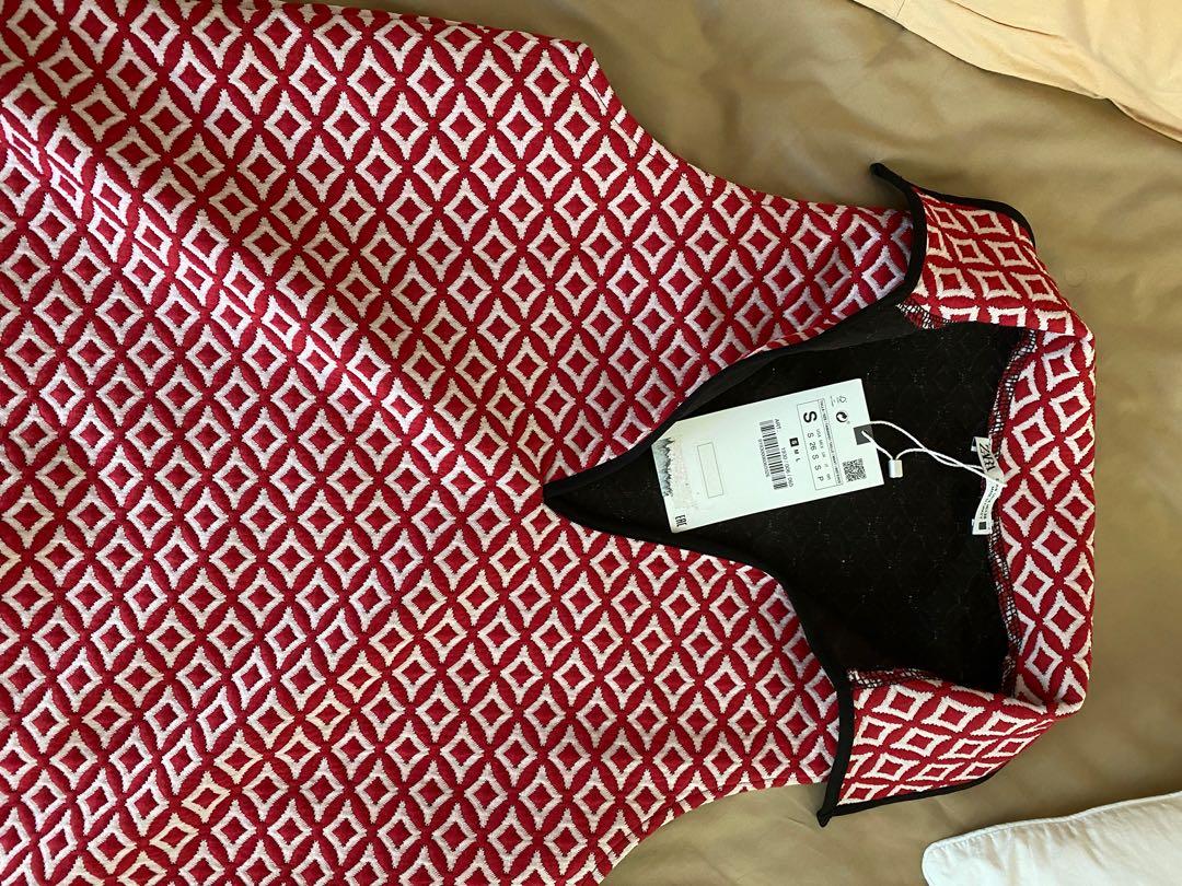 Zara jacquard dress (Category: Dresses) located in Cebu City. Submitted by sararanile (Listing ID 1095099138, Image 3). Description: Available LARGE AND SMALL.