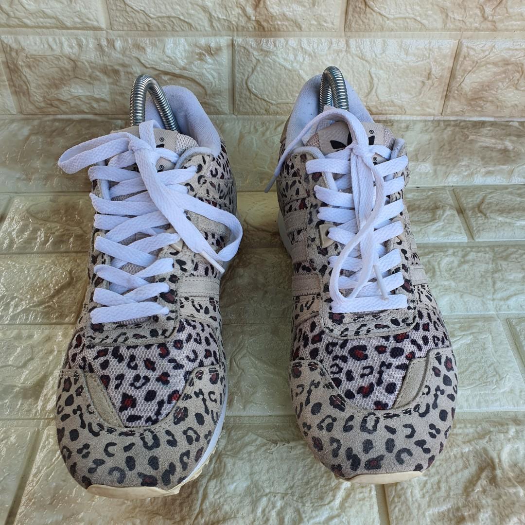 Adidas zx 700 leopard beige top