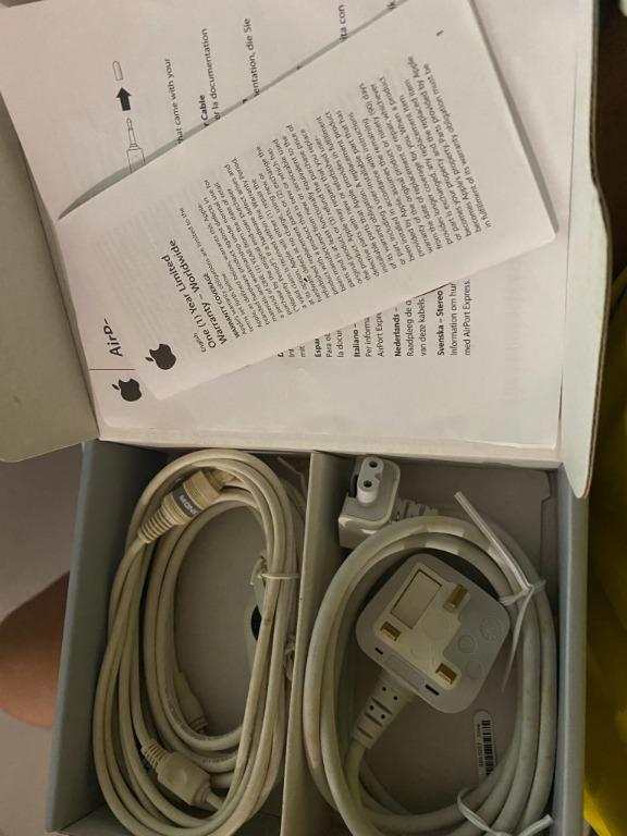 AirPort Express 802.11n + Apple Stereo Connection Kit Monster Cables