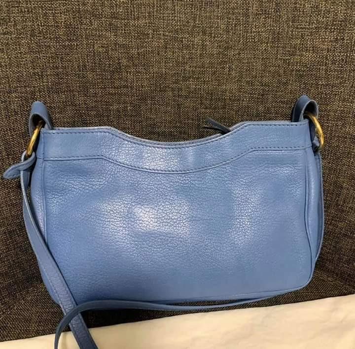 Balenciaga Metallic Edge Hip (Category: Luxury Bags & Wallets) located in Manila. Submitted by bagislifeshop (Listing ID 1096909613, Image 2). Description: ▪️BALENCIAGA METALLIC EDGE HIP▪️ ☑️Available in Singapore ✅💯% authentic ✅Goatskin leather ✅Gold hardware ✅Condition: 9/10 ✅Inclusion: dustbag..