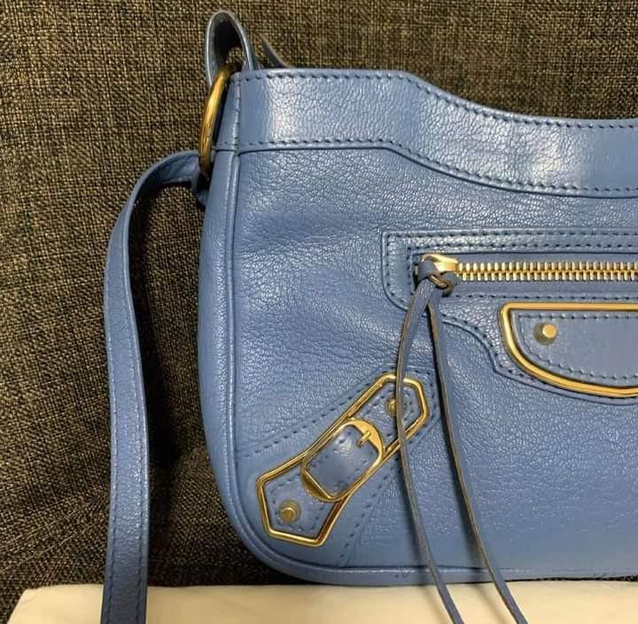 Balenciaga Metallic Edge Hip (Category: Luxury Bags & Wallets) located in Manila. Submitted by bagislifeshop (Listing ID 1096909613, Image 3). Description: ▪️BALENCIAGA METALLIC EDGE HIP▪️ ☑️Available in Singapore ✅💯% authentic ✅Goatskin leather ✅Gold hardware ✅Condition: 9/10 ✅Inclusion: dustbag..