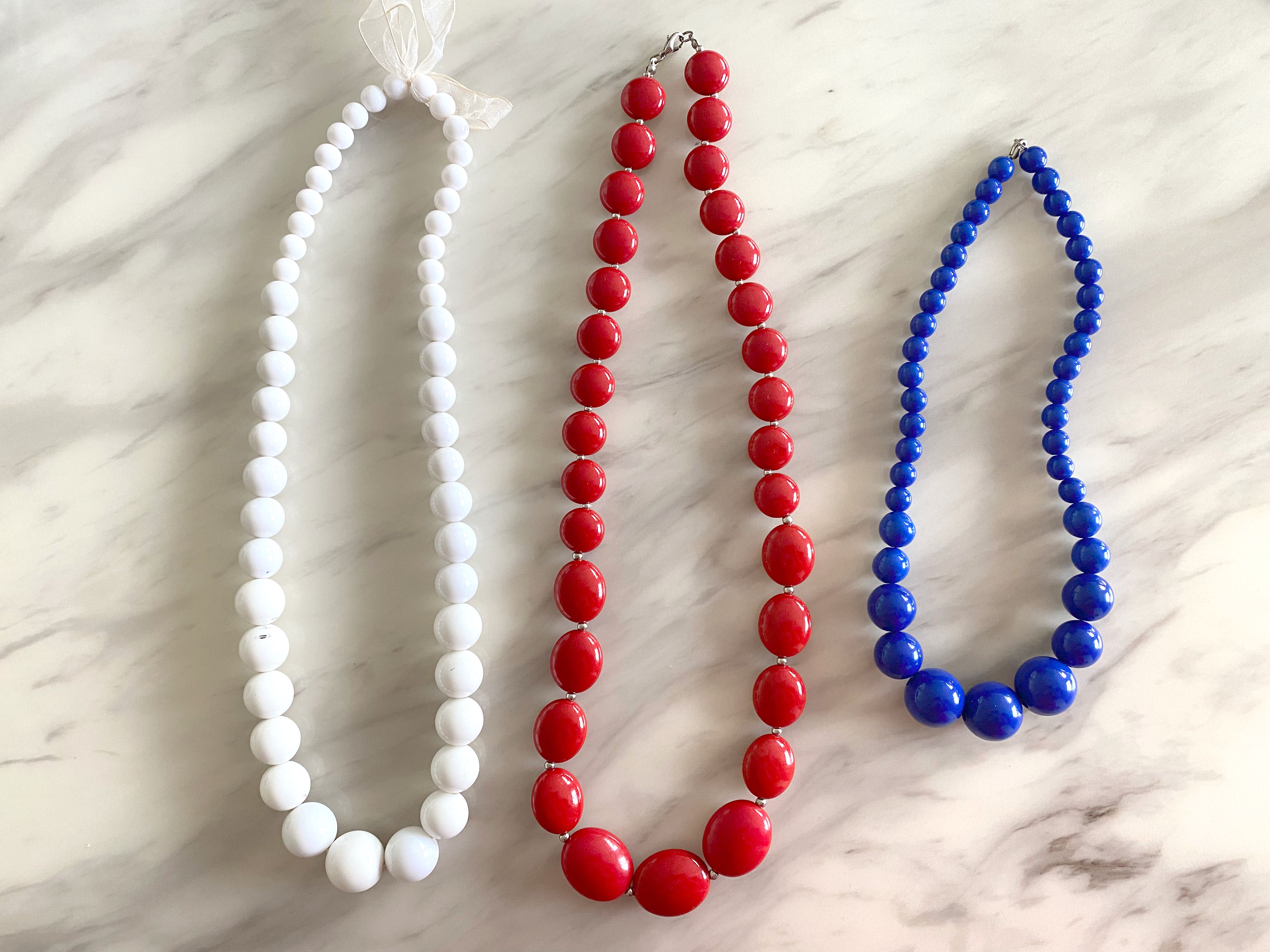 Red and white necklace online