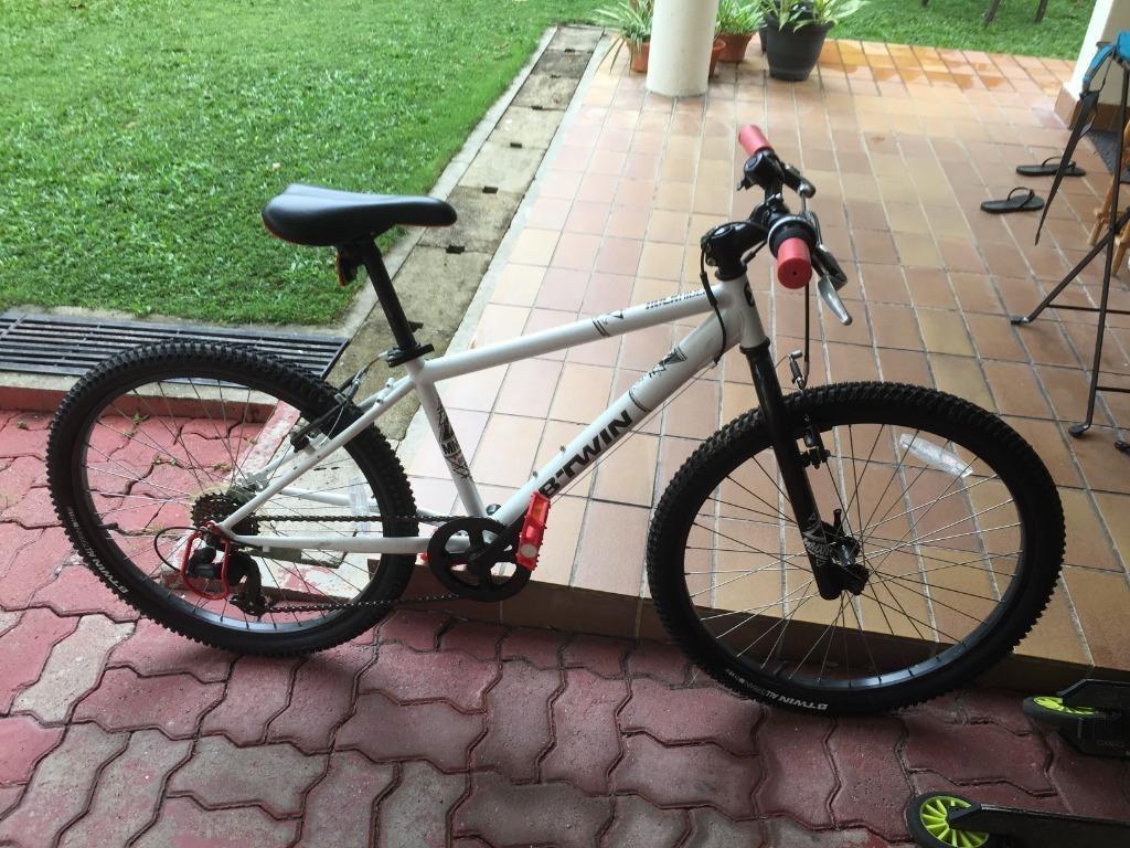 B TWIN Rockrider 300 Kids 24 Inch Mountain Bike 8 12 Years White