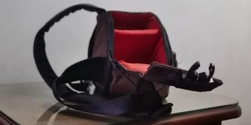 Camera Side Backpack (Category: Camera Bags & Carriers) located in Kuala Lumpur. Submitted by miraclemore (Listing ID 1095979130, Image 3). Description: - can put DSLR and 2 lenses - Include waterproof cloth.