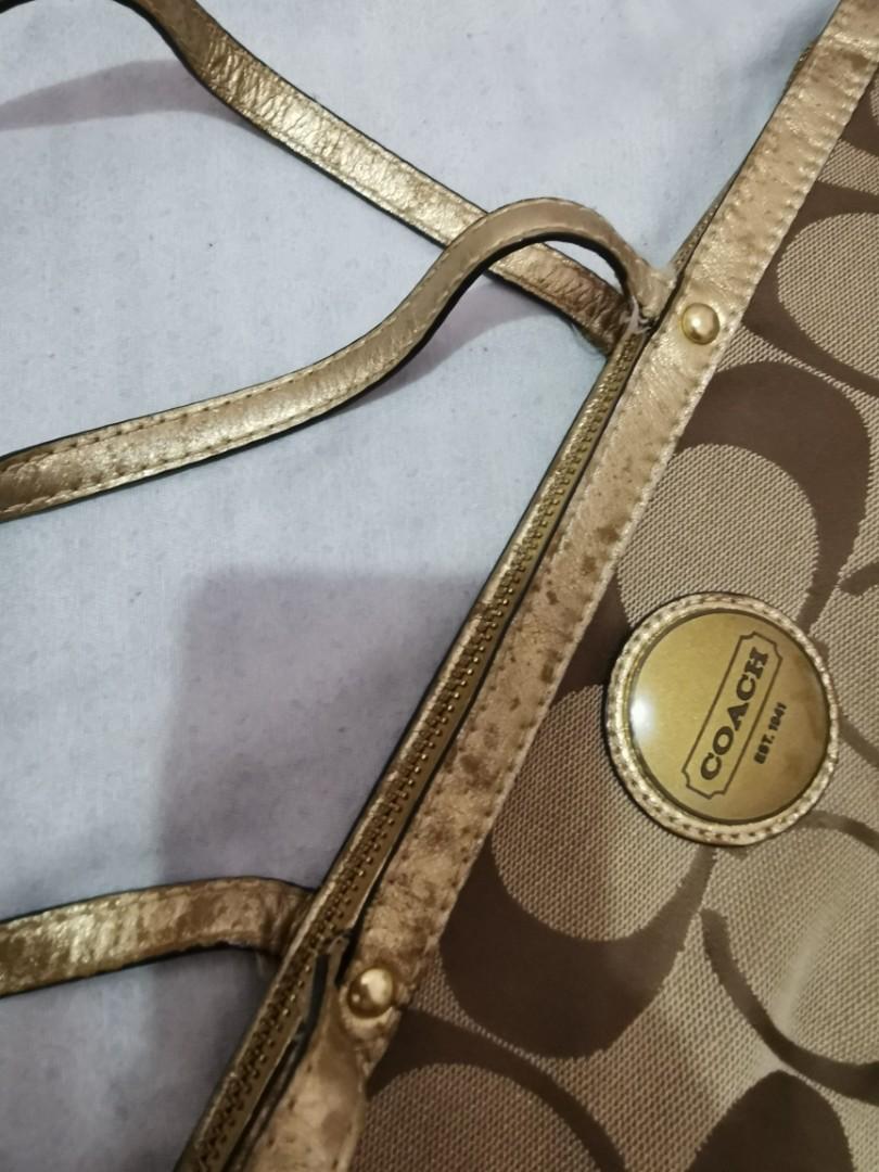 Gold Coach Bag (Category: Luxury Bags & Wallets) located in Quezon City. Submitted by professional.declutterer (Listing ID 1096829723, Image 2). Description: Coach Hand Bag 2nd owner, bought from a reputable seller RFS: Not used anymore (used for several times only), funding for baby items/vaccines MOP: BDO/BPI/Gcash/Paymaya Location: QC near Fishermall Grab/Lalamove/Mr. Speedy sf c/o buyer.