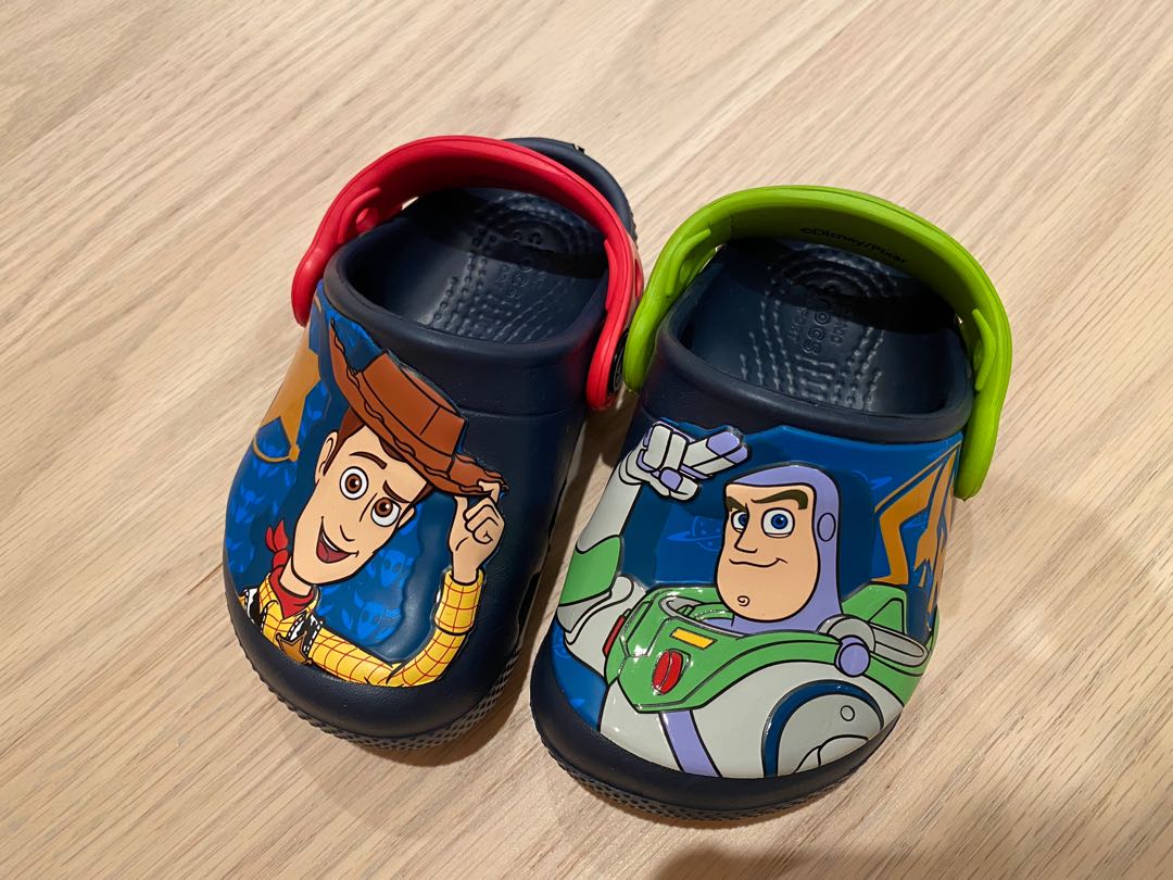 Crocs woody buzz top