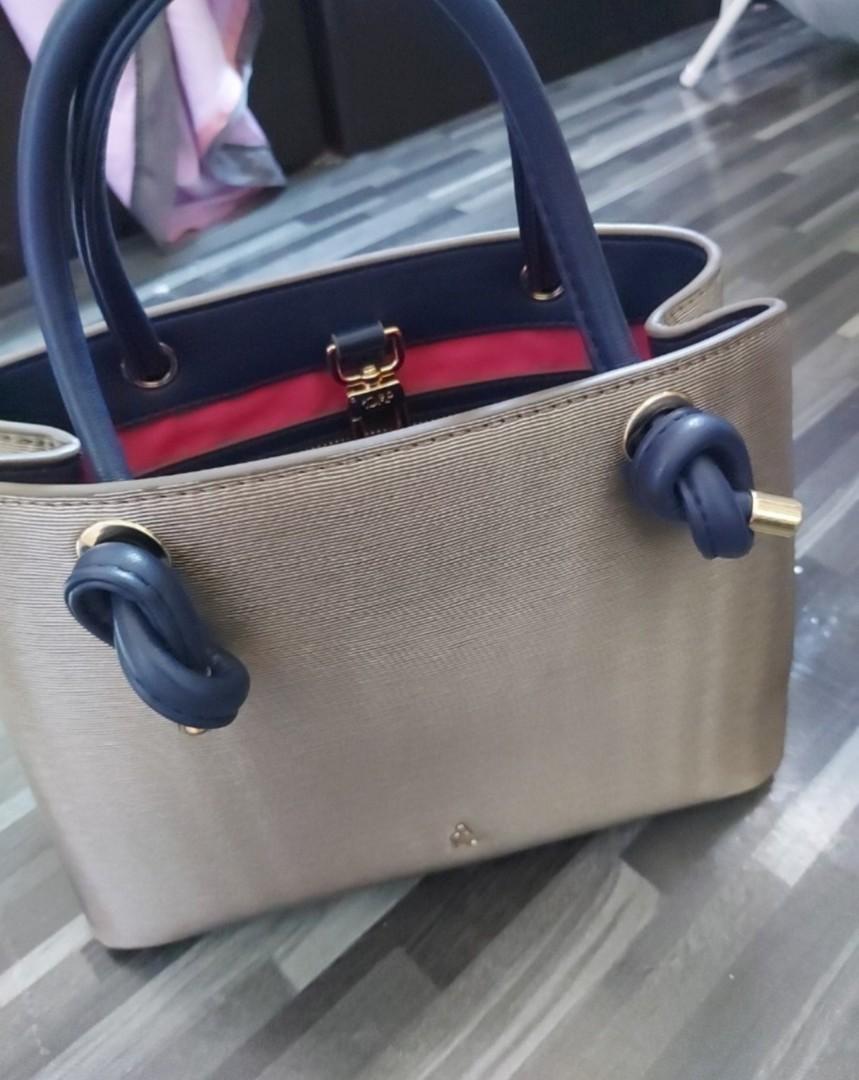 dUCk Dahlia BagCola, Women's Fashion, Bags & Wallets, Tote Bags on