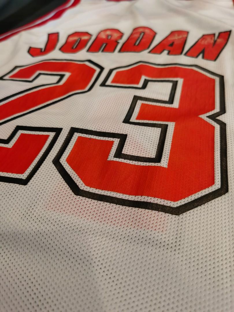 Jersey in frame champion Michael jordan Chicago bulls no 23 white size