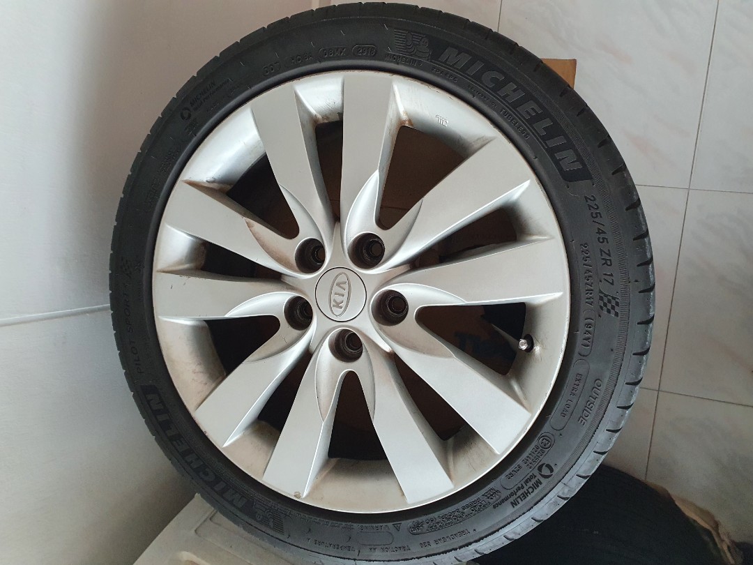 KIA cerato forte 17 inch sport rims with tyres, Car Accessories, Tyres ...