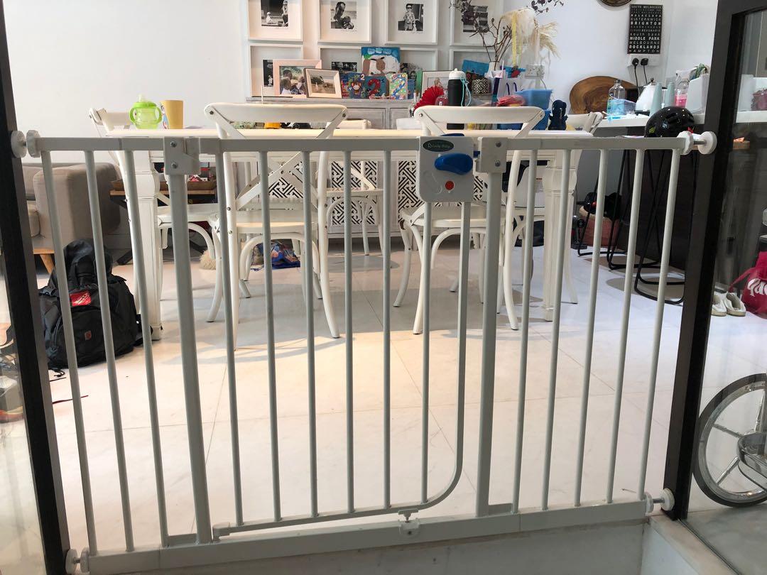 Lucky Baby Stair Gate, Babies & Kids, Baby Nursery & Kids Furniture