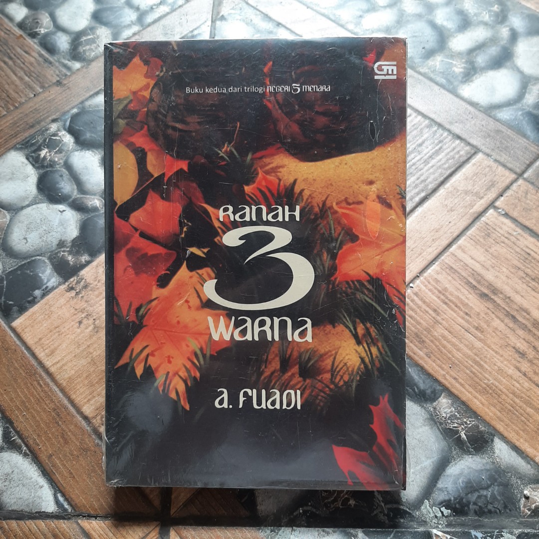 Novel Ranah 3 Warna, Buku & Alat Tulis, Buku di Carousell